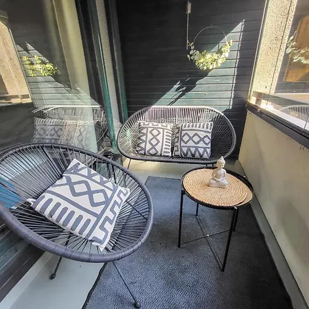 2ndhomes With Balcony And Great View *